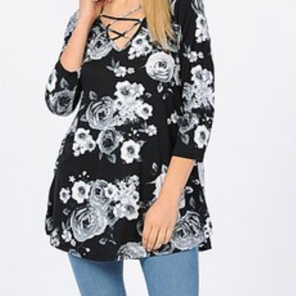 Black and gray rose ruffle-hem tunic Size medium
